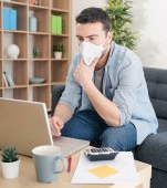 Analist politic: „Covid-19 se va dovedi a fi o mare farsă mondială îngrășată de mass-media”