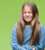 Înțepături în burtă: când să te îngrijoreze aceste simptome la copilul tău