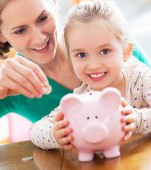 „Mami, ce înseamnă să economisești?”: sfaturi utile pentru discuția despre bani cu cel mic