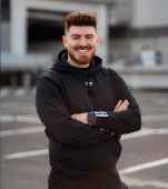 Vloggerul care a instigat la violarea minorelor a fost arestat