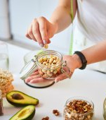 9 gustări sănătoase recomandate de nutriționiști, când ai buget limitat