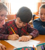 Alocațiile universale pentru copii joacă un rol critic în reducerea sărăciei, potrivit unui nou raport al ODI și UNICEF