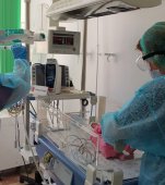 Salvați Copiii intensifică dotarea spitalelor: aparatură medicală performantă ajunge la Petroșani și Făgăraș