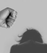 România, țara abuzurilor: mama a 6 copii bătută cu biciul de soțul ei. Reacția vecinilor? ”Așa e într-o familie, te mai cerți, te mai bați”