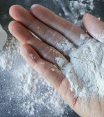 O femeie cu cancer primește despăgubiri de 2,1 miliarde de dolari, după un proces împotriva unui producător de pudră de talc pentru bebeluși
