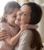 Pentru toți părinții care aleargă neobosit să ofere. Opriți-vă! Copiii vor doar dragoste