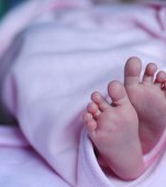 Bebeluș născut la 23 de săptămâni, se luptă să respire. Clinica de avorturi îl aruncă într-o pungă la gunoi