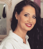 Mama Antoniei are 53 de ani. Uite cât de bine arată!