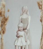 Nu ai văzut ceva mai frumos! Două surori albino șochează lumea cu fotografii spectaculoase