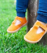Săndăluțe și pantofiori cu farmec! Încălțăminte realizată autohton din materiale naturale