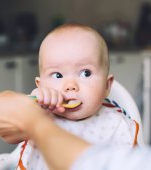 Ce a găsit o mamă într-un borcanaș cu piure pentru bebeluși: a rămas îngrozită!