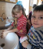 UNICEF și OMS:1 din 4 școli din România nu deținea dotările minime necesare spălării mâinilor înaintea declanșării pandemiei de COVID-19
