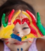 Copiii Curcubeu: 10 semne care îți arată că ai unul acasă