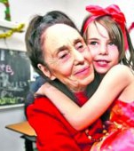 Eliza, fata Adrianei Iliescu, cea mai bătrână mamă din lume, are deja 15 ani. Cum se înțelege cu mama ei