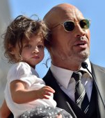 Dwayne ”The Rock” Johnson a confirmat: ”Toată familia mea e infectată. Chiar și fetițele mele”