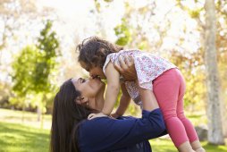 7 moduri prin care propria ta copilărie îți afectează stilul de parenting
