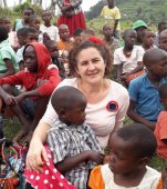 Povestea croitoresei din Buzău care a plecat în Africa să salveze copii: “Cu ai mei am fost o mamă dură, dar pe ei pot să îi bibilesc”