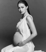 Gigi Hadid a născut! Prima poză cu fetiţa: "Dragostea pe care o simt pentru acest mic om este dincolo de înţelegerea mea"