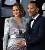 Chrissy Teigen, probleme cu sarcina din nou! A făcut transfuzii, după ce a sângerat timp de o lună