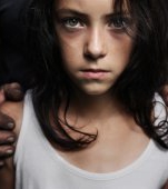 Abuzul a durat de când aveam 8-9 ani, până la 15-16 ani. De sute de ori. Mama mea a știut, dar nu a făcut nimic