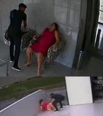 Video: Momentul incredibil când un fotbalist faimos își ajută soția să nască în curtea blocului
