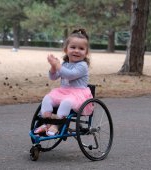 Povestea Irinucăi: A fost o dată un papuc de cleștar care a devenit scaun rulant pentru o fetița de 2 ani care a sfidat o boală cruntă