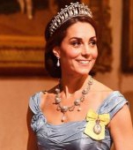 Ce parfumuri folosesc membrii Familiei Regale! Prințesa Diana, Regina, Kate și Meghan au gusturi sofisticate