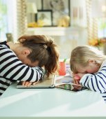 Lucratul și acasă și școala online: cum reușesc părinții să facă față stresului?