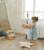 Tendinţa de parenting în 2021: cum te poate ajuta minimalismul să fii un părinte mai bun