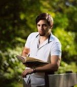 "Am fost vândut când eram bebeluş pe 10 mii de dolari". Povestea emoţionantă a unui tânăr român care a ştiut să îşi găsească fericirea