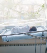 O adolescentă din Buzău a devenit mamă la 13 ani