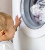 Un copil a fost găsit fără suflare într-o mașină de spălat pornită! Atenție, părinți! I se poate întâmpla oricui, avertizează autoritățile
