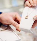 Atenţie la metalele din care sunt fabricate bijuteriile oferite de 1 şi 8 martie! Iată cum ne pot îmbolnăvi
