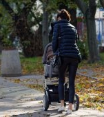O femeie din Cluj dată afară din magazin pentru că a intrat cu un cărucior de bebe: „M-am simțit înjosită”