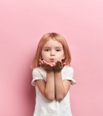 Și-a injectat fetița de doar opt ani cu botox. Care este explicația mamei?