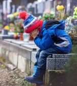 O mamă nu s-a putut trata de cancer pentru că nu avea acte de identitate. Cinci copii au rămas orfani