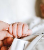 Primul caz din lume: bebeluș născut cu anticorpi Covid-19. Mama fusese vaccinată cu Moderna