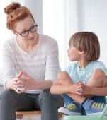 Fraze de parenting pe care le folosești zilnic, dar care pot lovi înapoi ca un bumerang