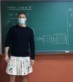 De ce profesorii bărbați din Spania poartă fuste
