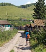 Copiii din mediul rural ajung tot mai greu la școală. „Au fost situații când nu am venit la școală fiindcă nu am avut bani să vin cu autobuzul”