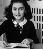 6 lecții de viață pentru copilul tău din Jurnalul Annei Frank, fetița care și-a găsit sfârșitul la Auschwitz