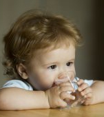 Apa în dieta copilului mai mic de doi ani