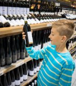 35% dintre părinții români consideră că este firesc ca un copil să consume alcool