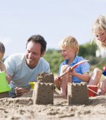 12 activități pe care le poți face la plajă cu copilul
