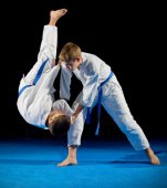 Un copil de șapte ani a murit după ce a fost trântit de 27 de ori în timpul unui antrenament de judo