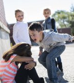 Ai un copil bully! Te rog să îl educi până nu ajung să îl îngrop pe al meu