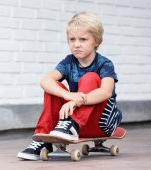 Iată de ce să nu îi spui niciodată copilului: „Te las aici și plec fără tine”