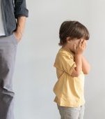 Ce se întâmplă când un copil este respins de părinți? Un studiu spune că este o rană care nu se mai poate vindeca