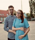 Doi părinți români au fost arestați în Danemarca după ce au ajuns cu copilul la spital