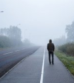Povestea bărbatului care a mers 450 km pe jos pentru a se calma după o ceartă cu soția. La final a primit și o amendă